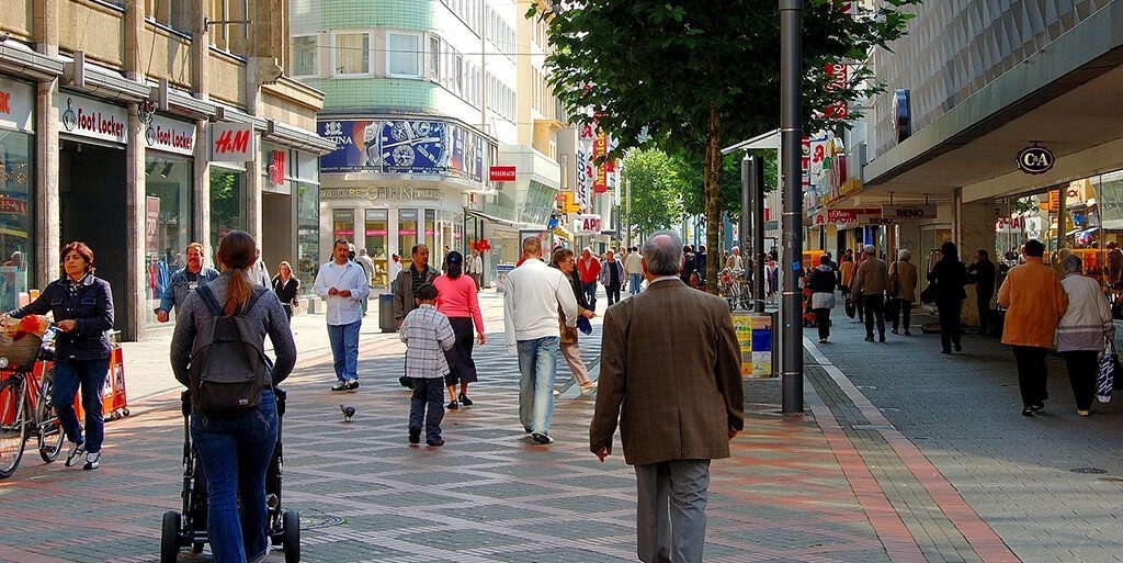 Retail: How the Pandemic Is Reshaping Shopping Malls and Inner Cities